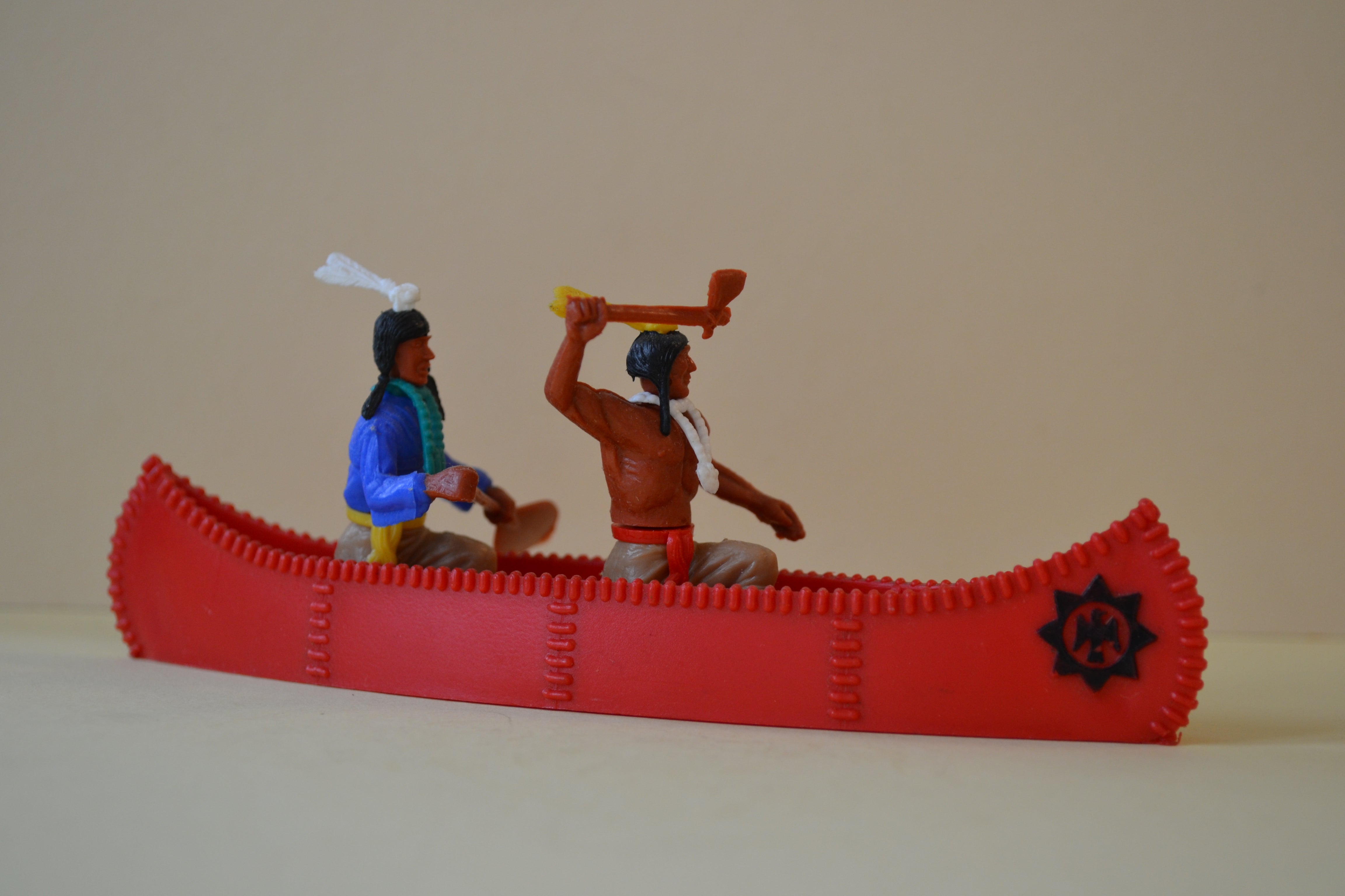 Timpo Toys - Indian Cowboy - Personnage Canoé et Tronc Timpo Toys - Indian Cowboy - Personnage Canoé et Tronc
