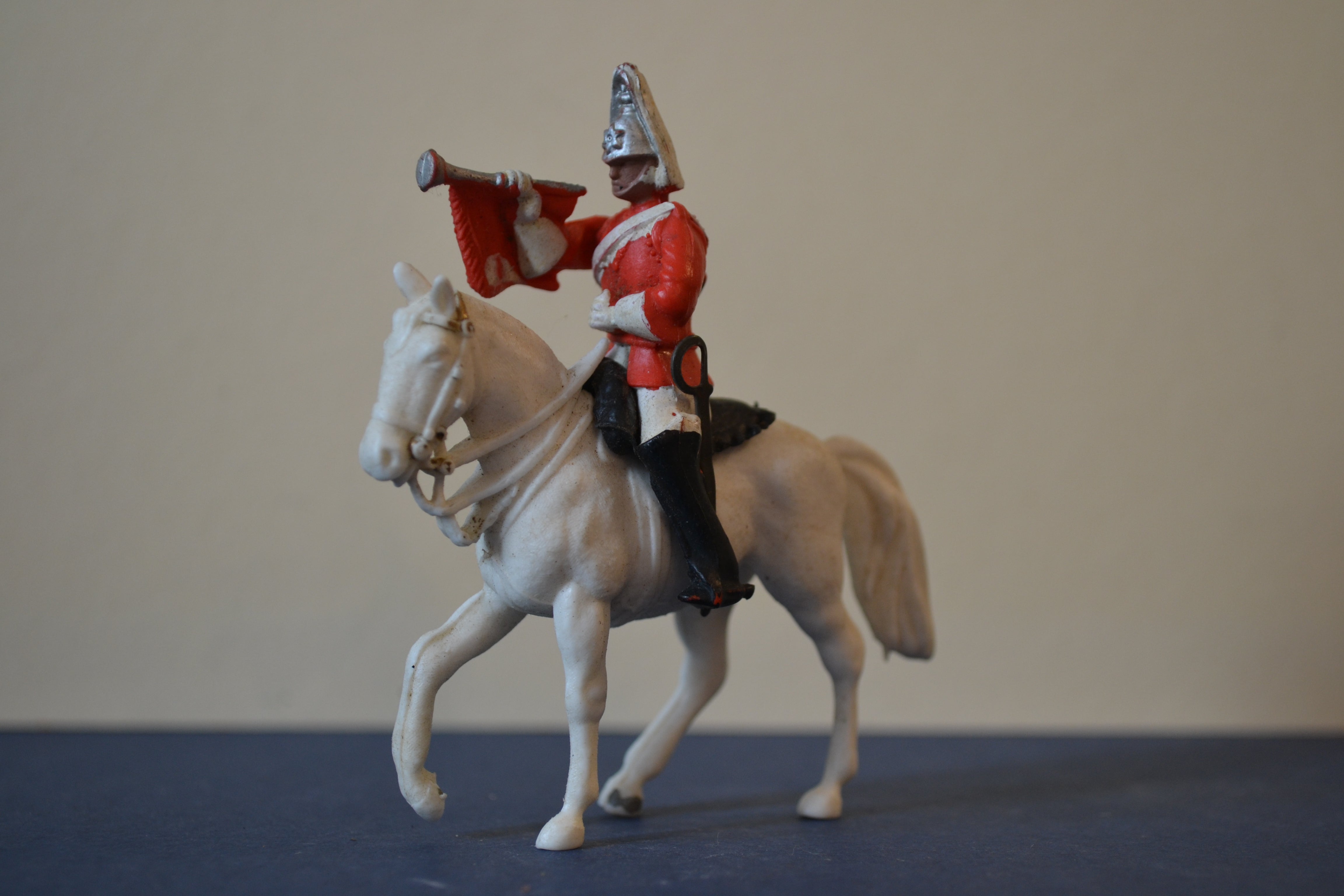 Figurine King & Country CE077 – Standing Life Guards Trumpeter – Plomb Peint