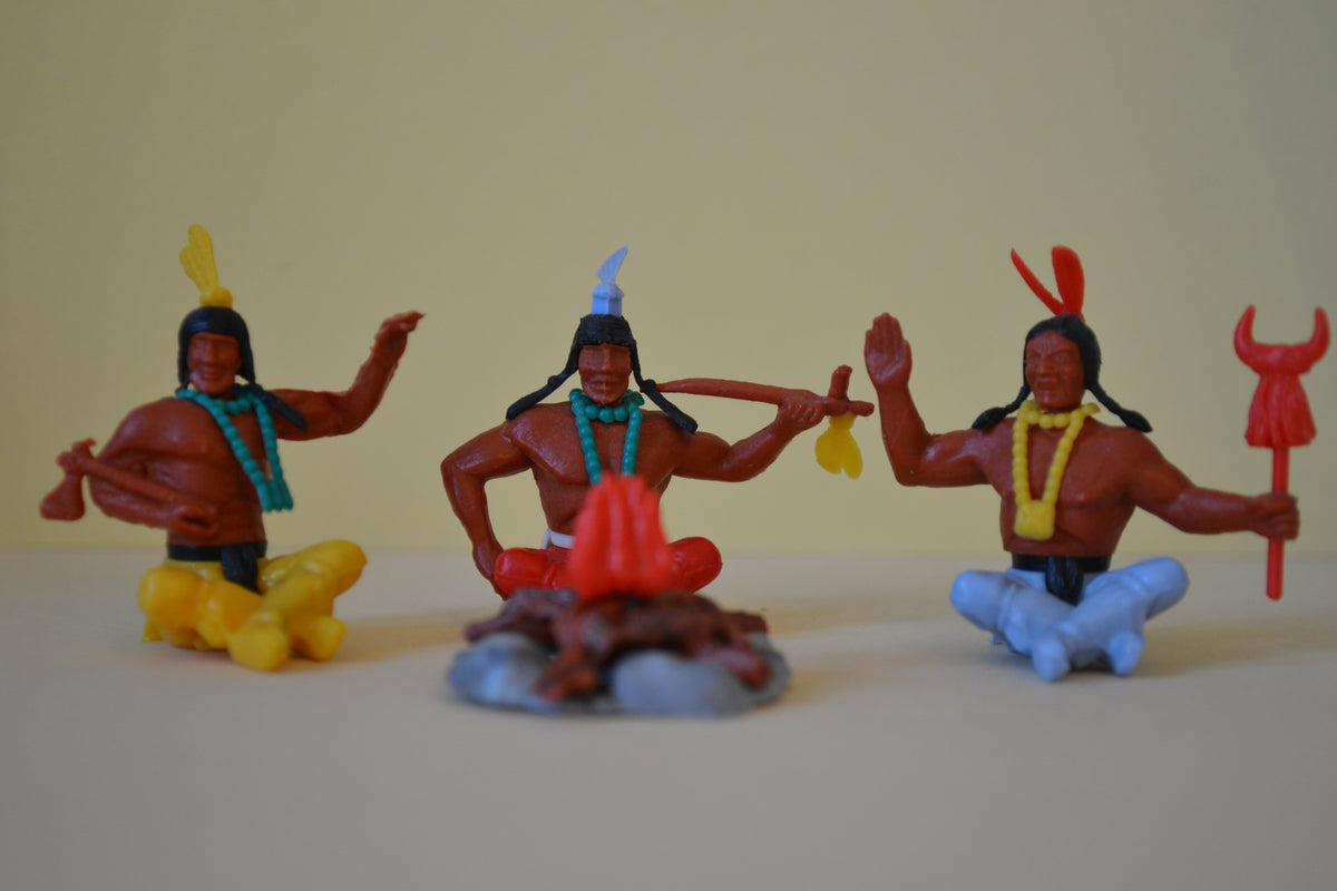 Timpo Fire Engine Timpo Indian Braves around fire – Minitroops