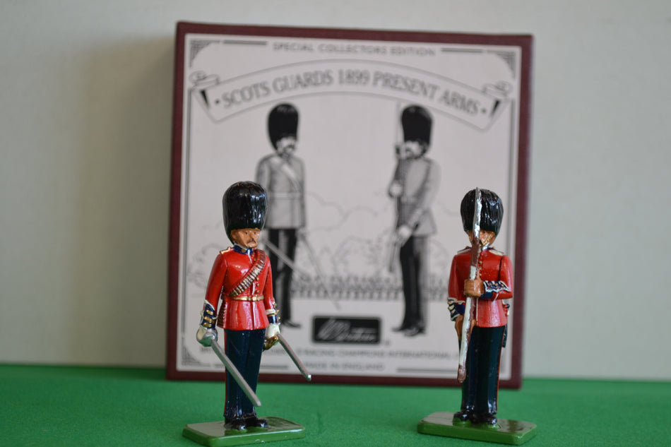 Britains Scots Guards 1899 Present Arms 00256 Boxed