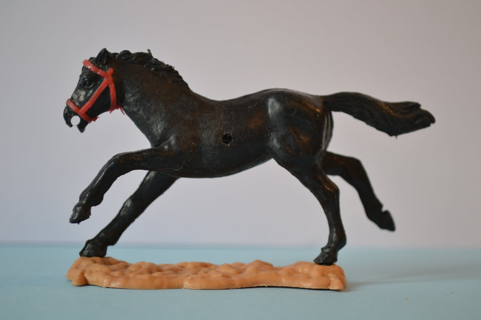 Timpo Horse Black/Red Bridle/Sand Base