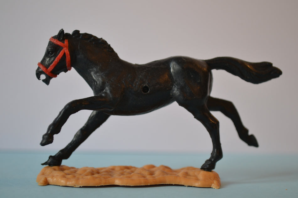 Timpo Horse Black/Red Bridle/Sand Base