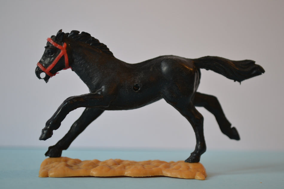 Timpo Horse Black/Red Bridle/Sand Base