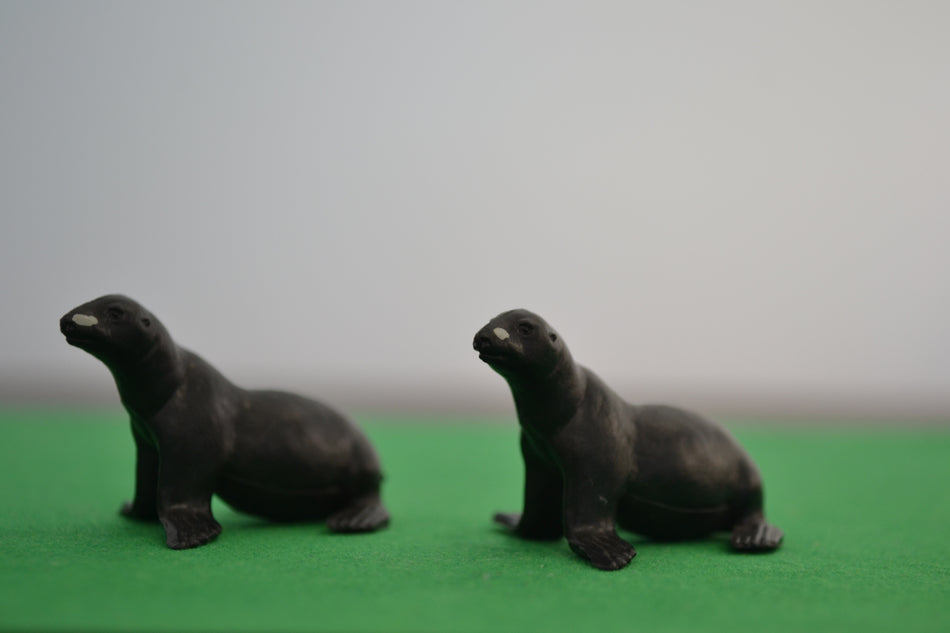 Britains Pair of Seals