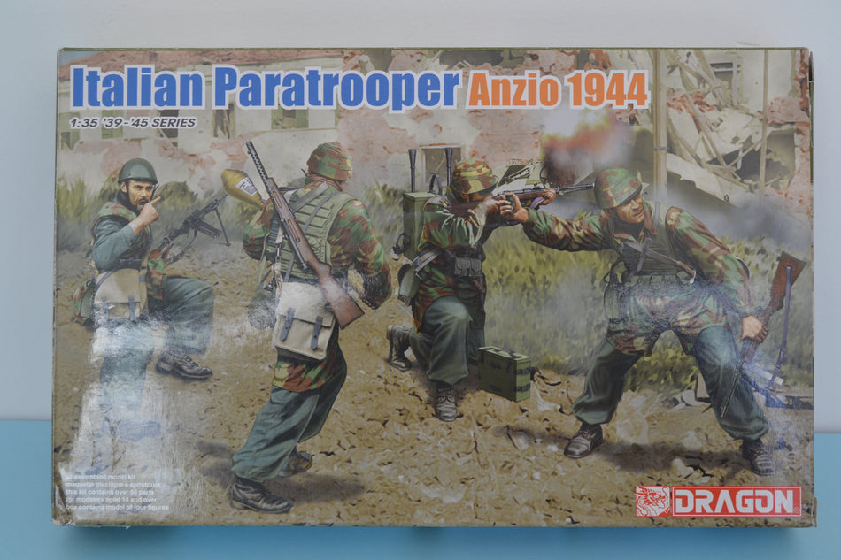 Dragon 1/35 Italian Paratrooper Anzio 1944 boxed on sprue