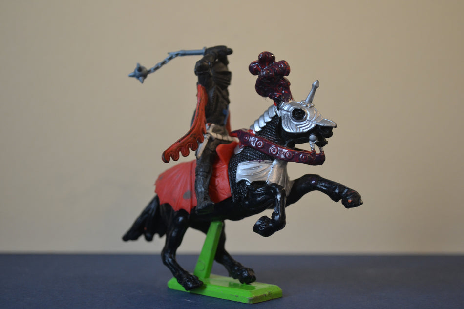 Britains Deetail Medieval Mounted Black Knight