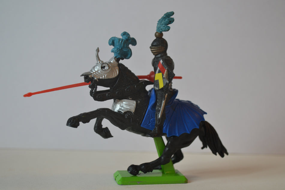 Britains Deetail Medieval Mounted Black Knight