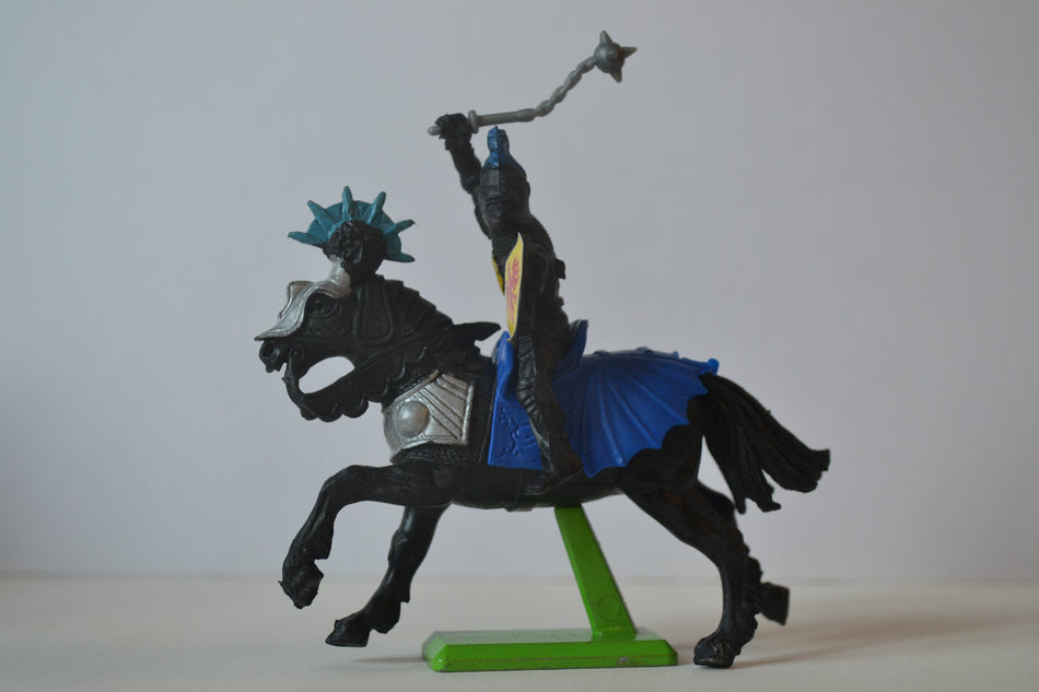 Britains Deetail Medieval Mounted Black Knight