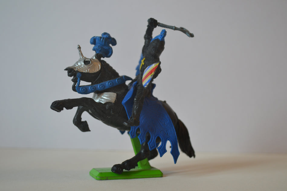 Britains Deetail Medieval Mounted Black Knight