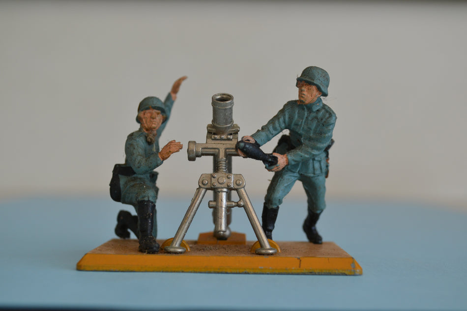 Britains Deetail WW2 German Infantry Mortar Team