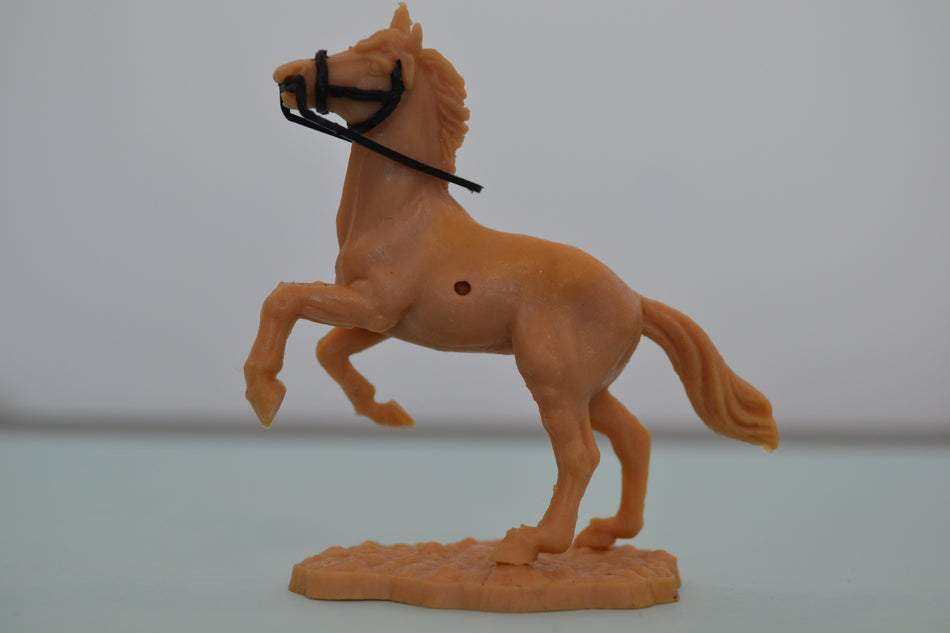 Timpo Horse Tan/Black Bridle/Sand Base