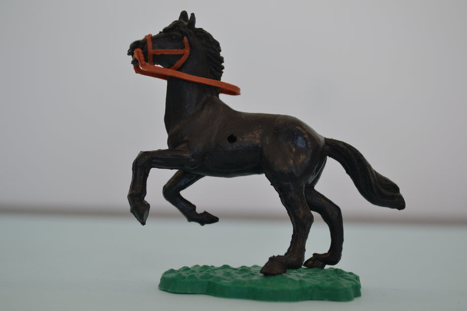 Timpo Horse Black/Brown Bridle/Green Base