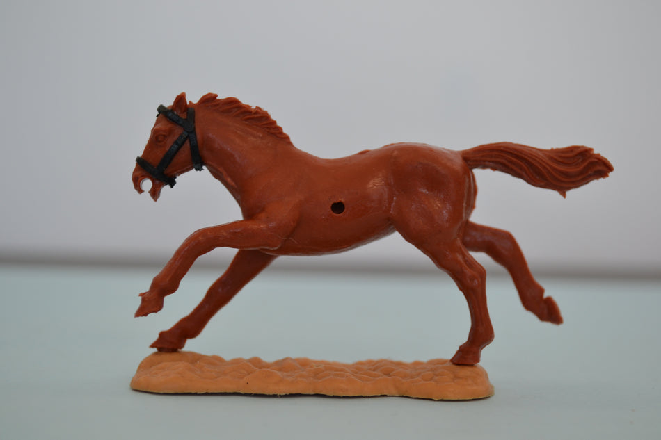Timpo Horse Chestnut/Black Bridle/Sand Base