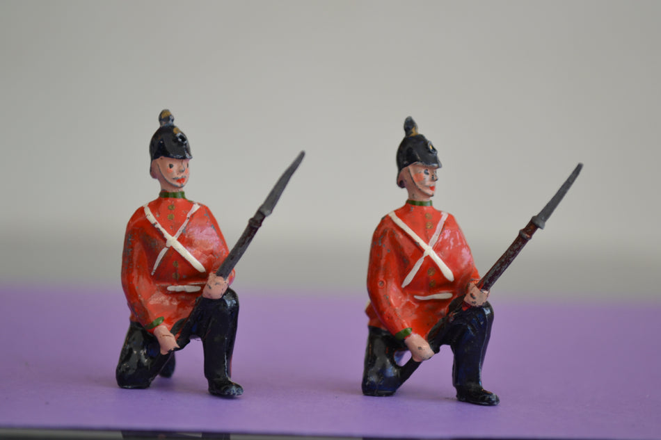 Britains Vintage Worcestershire Regiment? Kneeling from set 18 1950s