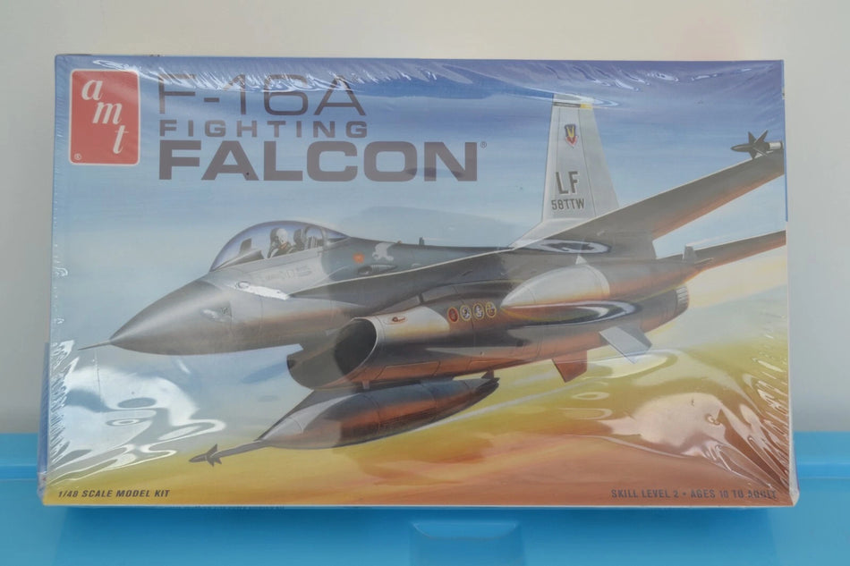 AMT 1:48 F-16A Fighting Falcon Sealed Model Kit